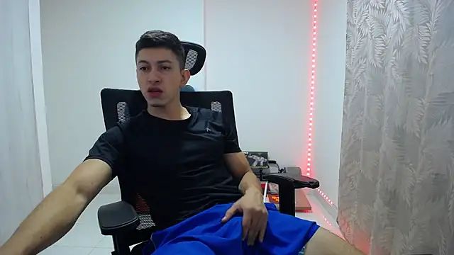 Snapshot of Iam_yourbabyprincess_XD chatting on December 6, 2024, 5:20 am Iam yourbabyprincess XD online show from December 6, 2024, 5:20 am