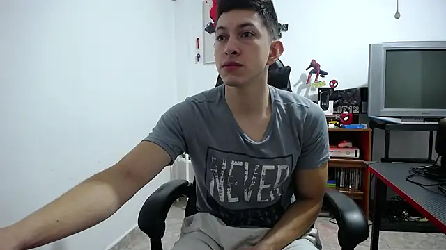 Snapshot of Iam_yourbabyprincess_XD chatting on December 15, 2025, 8:35 pm Iam yourbabyprincess XD online show from December 15, 2025, 8:35 pm