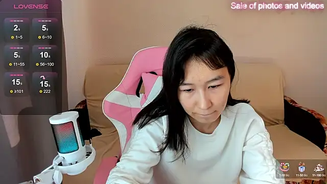 Snapshot of SaraXray chatting on September 19, 2025, 4:14 am SaraXray online show from September 19, 2025, 4:14 am