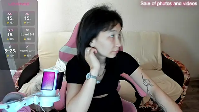 Snapshot of SaraXray chatting on September 21, 2025, 3:30 am SaraXray online show from September 21, 2025, 3:30 am