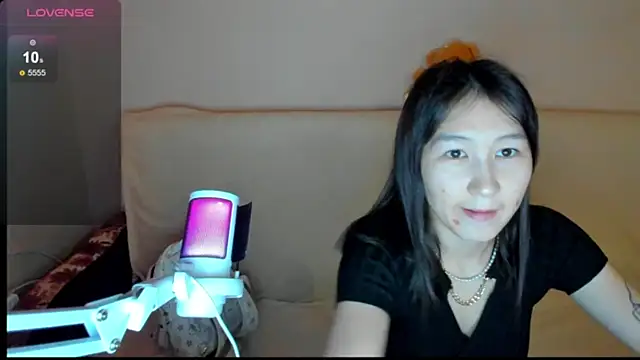 Snapshot of SaraXray chatting on October 30, 2025, 1:29 am SaraXray online show from October 30, 2025, 1:29 am