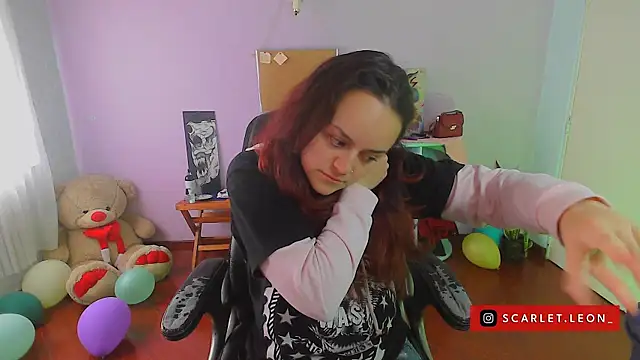 Snapshot of Scarletleon77 chatting on December 6, 2024, 3:00 pm Scarletleon77 online show from December 6, 2024, 3:00 pm