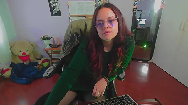 Snapshot of Scarletleon77 chatting on March 17, 2025, 9:34 pm Scarletleon77 online show from March 17, 2025, 9:34 pm