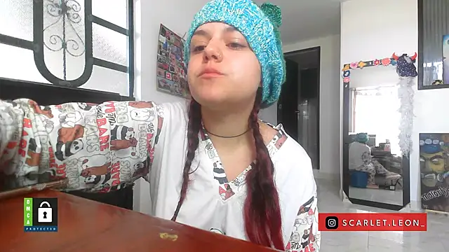 Snapshot of Scarletleon77 chatting on October 22, 2025, 12:05 pm Scarletleon77 online show from October 22, 2025, 12:05 pm