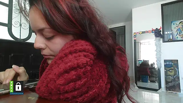 Snapshot of Scarletleon77 chatting on October 23, 2025, 1:32 pm Scarletleon77 online show from October 23, 2025, 1:32 pm