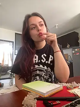 Snapshot of Scarletleon77 chatting on May 6, 2026, 3:50 pm Scarletleon77 online show from May 6, 2026, 3:50 pm