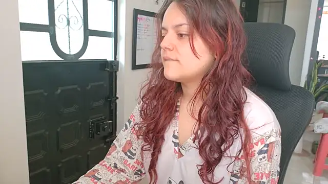 Snapshot of Scarletleon77 chatting on May 19, 2026, 2:12 pm Scarletleon77 online show from May 19, 2026, 2:12 pm