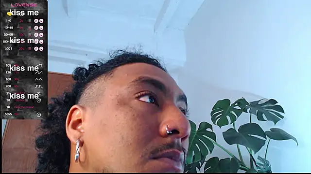 yosoy enzo2020 online show from February 23, 2025, 2:25 pm