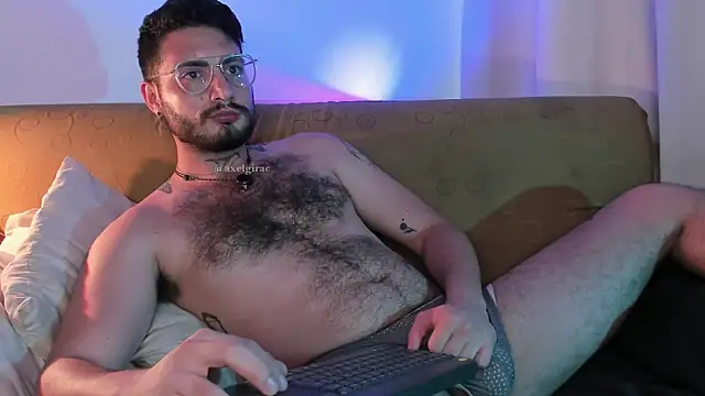 axel giracr online show from June 19, 2026, 8:12 pm