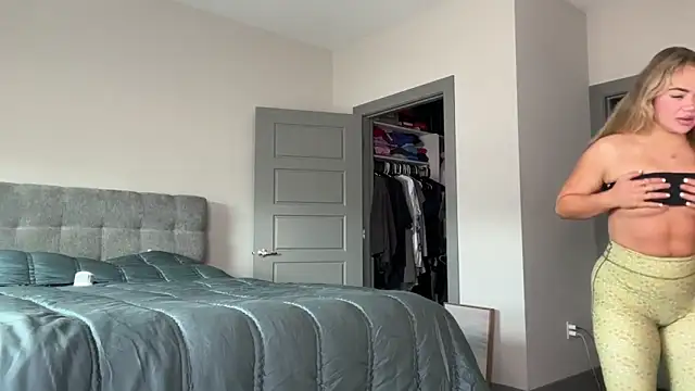 Snapshot of ElenaErickson chatting on March 12, 2025, 7:59 pm ElenaErickson online show from March 12, 2025, 7:59 pm