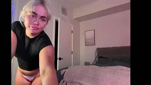 ElenaErickson online show from December 17, 2025, 4:18 am