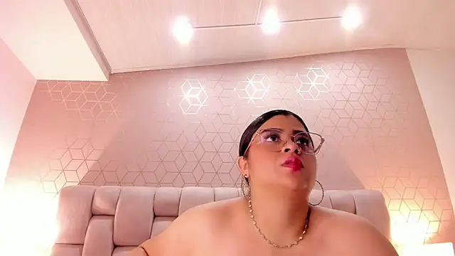 Snapshot of Emilyboobss chatting on January 27, 2025, 12:58 pm Emilyboobss online show from January 27, 2025, 12:58 pm