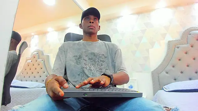 JacksonMuller  online show from December 12, 2024, 11:40 am