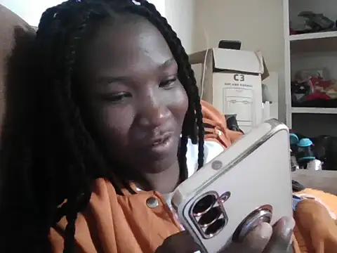 Snapshot of just_nala chatting on May 5, 2026, 8:33 am just nala online show from May 5, 2026, 8:33 am