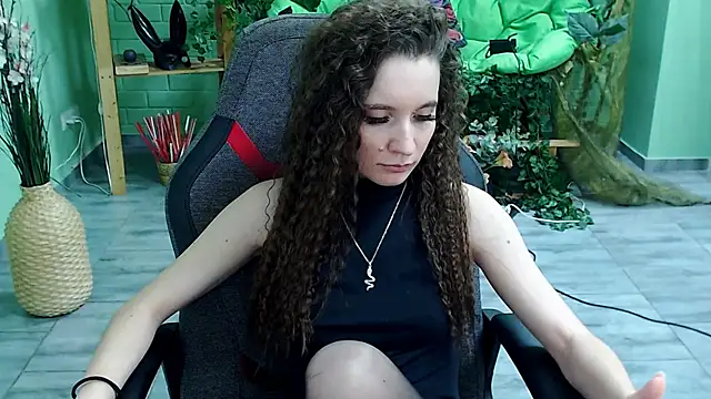 Miss Barbara  online show from March 13, 2025, 9:48 pm