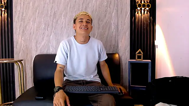 Snapshot of jeic_18 chatting on November 17, 2025, 6:46 pm jeic 18 online show from November 17, 2025, 6:46 pm