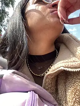 valentinabaez online show from February 15, 2025, 3:50 pm