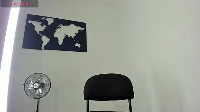 Snapshot of CurvyViolet chatting on December 13, 2024, 11:34 am CurvyViolet online show from December 13, 2024, 11:34 am