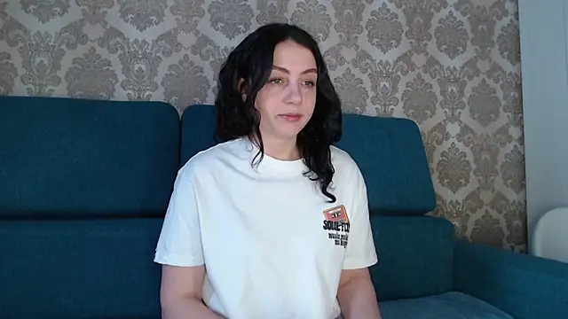 Louise Lavender online show from March 2, 2025, 5:44 am