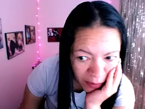 Snapshot of Cristal_w chatting on January 16, 2025, 12:31 pm Cristal w online show from January 16, 2025, 12:31 pm