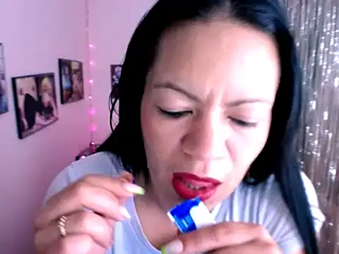 Snapshot of Cristal_w chatting on January 16, 2025, 3:56 pm Cristal w online show from January 16, 2025, 3:56 pm