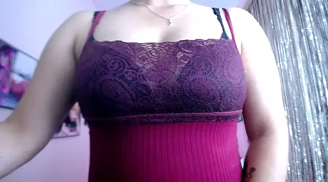 Snapshot of Cristal_w chatting on February 20, 2025, 6:46 pm Cristal w online show from February 20, 2025, 6:46 pm