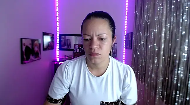 Snapshot of Cristal_w chatting on March 8, 2025, 2:40 pm Cristal w online show from March 8, 2025, 2:40 pm