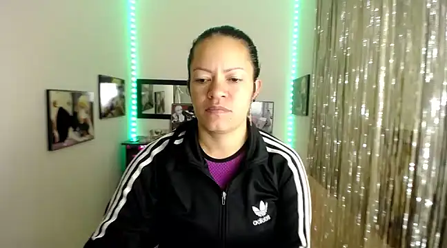 Snapshot of Cristal_w chatting on March 13, 2025, 12:35 pm Cristal w online show from March 13, 2025, 12:35 pm