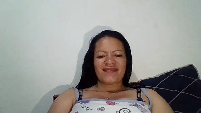 Snapshot of Cristal_w chatting on March 19, 2025, 5:19 am Cristal w online show from March 19, 2025, 5:19 am