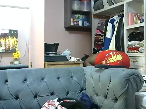 Snapshot of slender-qwene chatting on June 21, 2026, 6:27 am slender-qwene online show from June 21, 2026, 6:27 am