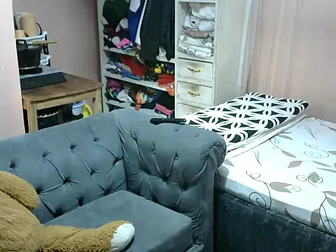 Snapshot of slender-qwene chatting on July 13, 2026, 7:49 pm slender-qwene online show from July 13, 2026, 7:49 pm