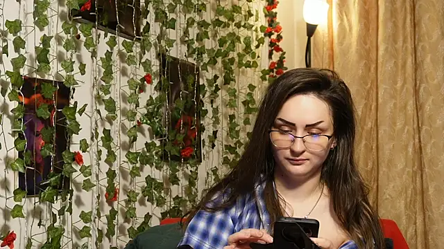 NaughtYHomemadE online show from February 6, 2026, 9:34 am