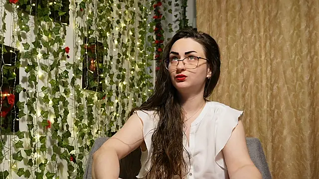 Snapshot of NaughtYHomemadE chatting on June 19, 2026, 10:30 am NaughtYHomemadE online show from June 19, 2026, 10:30 am