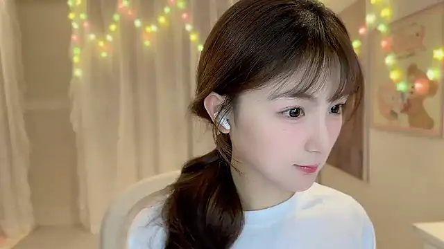 Snapshot of SHUIshui_ chatting on February 7, 2025, 1:53 pm SHUIshui online show from February 7, 2025, 1:53 pm