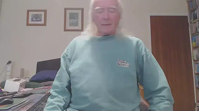 Snapshot of WaverlyKernow chatting on April 15, 2026, 2:24 pm WaverlyKernow online show from April 15, 2026, 2:24 pm