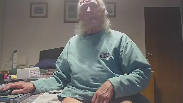 Snapshot of WaverlyKernow chatting on April 18, 2026, 7:18 pm WaverlyKernow online show from April 18, 2026, 7:18 pm