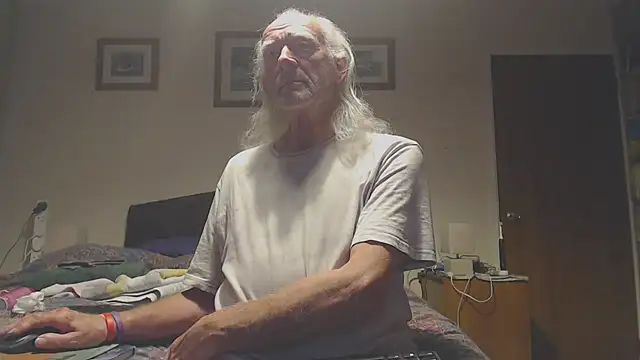 Snapshot of WaverlyKernow chatting on April 25, 2026, 7:11 pm WaverlyKernow online show from April 25, 2026, 7:11 pm
