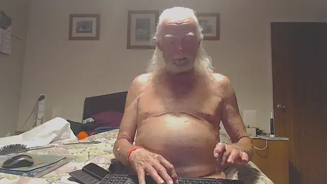 Snapshot of WaverlyKernow chatting on May 29, 2026, 7:45 pm WaverlyKernow online show from May 29, 2026, 7:45 pm