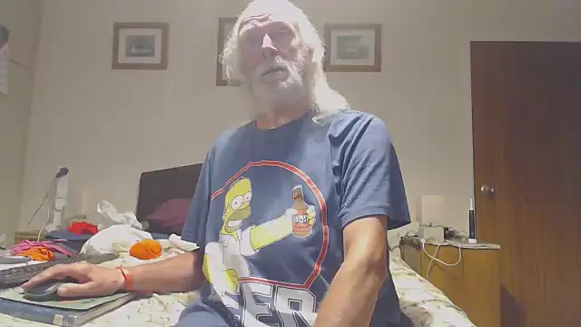 Snapshot of WaverlyKernow chatting on June 1, 2026, 2:52 pm WaverlyKernow online show from June 1, 2026, 2:52 pm