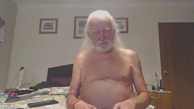 Snapshot of WaverlyKernow chatting on June 6, 2026, 2:55 pm WaverlyKernow online show from June 6, 2026, 2:55 pm