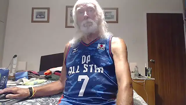 Snapshot of WaverlyKernow chatting on August 4, 2026, 4:31 pm WaverlyKernow online show from August 4, 2026, 4:31 pm