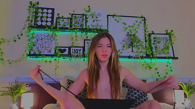 Real Tini online show from March 6, 2025, 1:03 pm