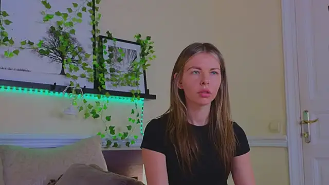 Real Tini online show from March 14, 2025, 1:13 pm