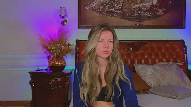 Real Tini online show from November 18, 2025, 6:07 am