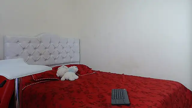 luna hoott online show from March 12, 2025, 7:49 pm