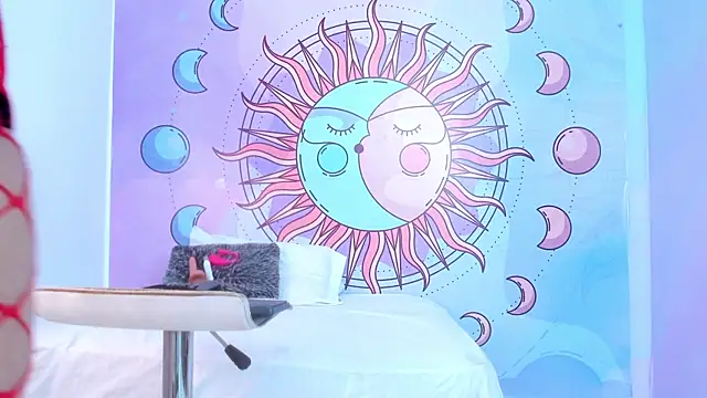 luna hoott online show from July 15, 2026, 2:22 pm