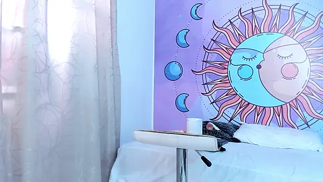 luna hoott online show from July 16, 2026, 2:34 pm