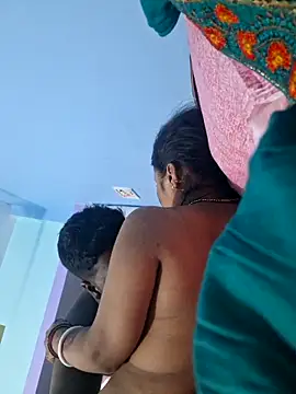 Crezy-Queen01 online show from October 7, 2025, 3:53 pm