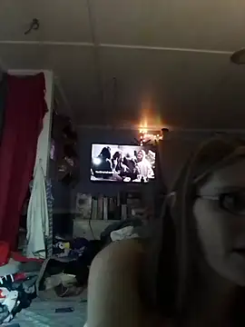 Snapshot of beelzebubblesxo chatting on October 18, 2025, 4:59 am beelzebubblesxo online show from October 18, 2025, 4:59 am