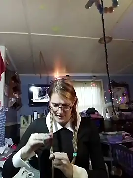 Snapshot of beelzebubblesxo chatting on October 29, 2025, 1:13 pm beelzebubblesxo online show from October 29, 2025, 1:13 pm